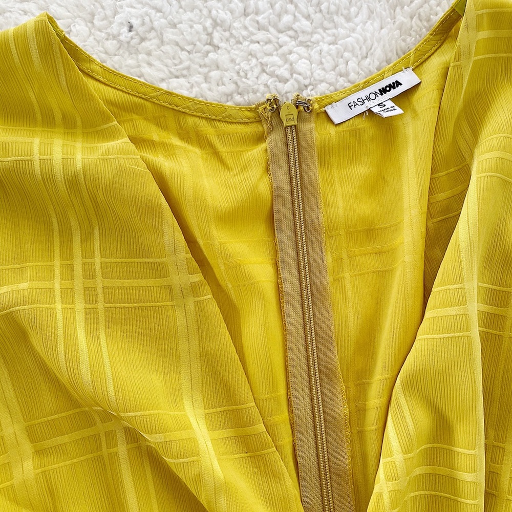 Yellow Ruffled Romper🌼 - Picture 3 of 7